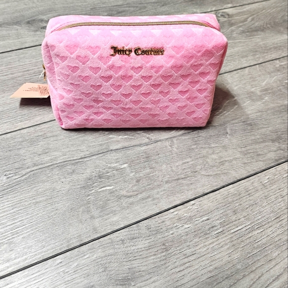 Juicy Couture Pink Soft Velour Heart Toiletry Bag Includes Juicy Couture Bottle - Picture 11 of 11